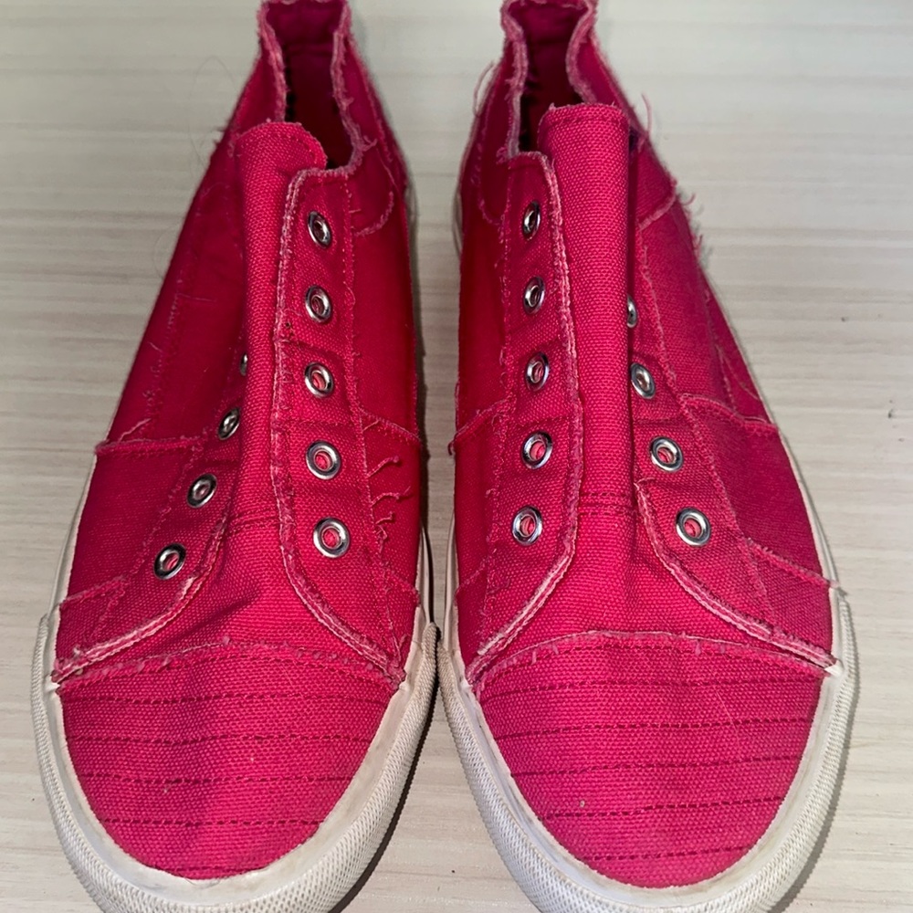 Women’s pink Corkys size 11